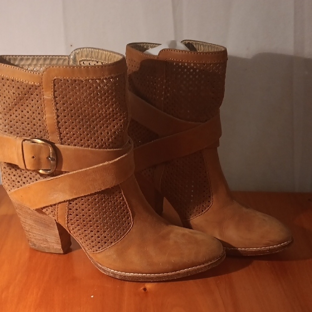 Aquatalia Women's Buckle Ankle Boots Size 6.5